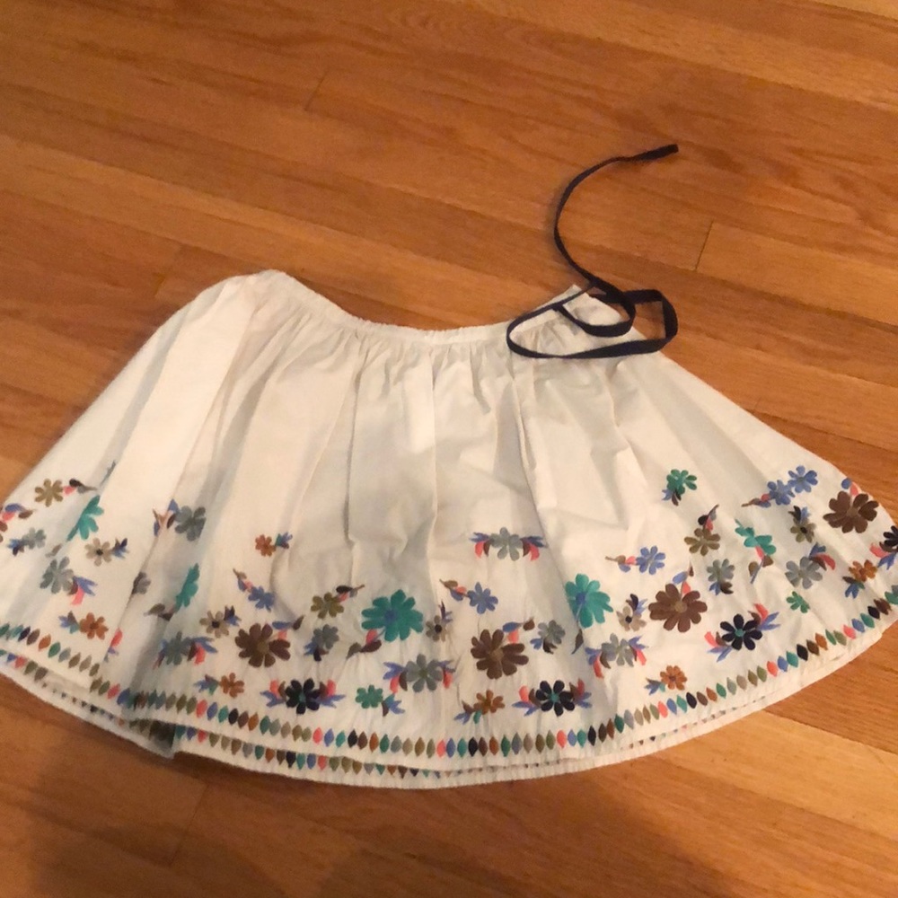 Bonpoint charm boutique white skirt with floral embroidery Girl Size 10